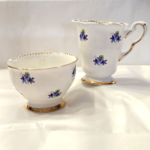 Royal Stafford "Sweet Violets" cream and sugar. - Picture 2 of 13